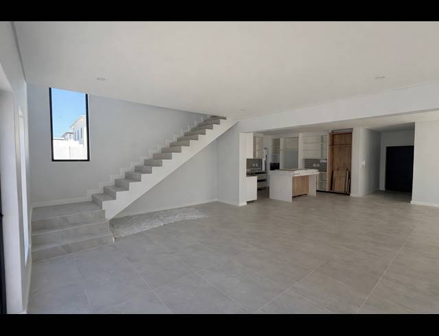 5 BEDROOM HOUSE FOR SALE IN SANDOWN